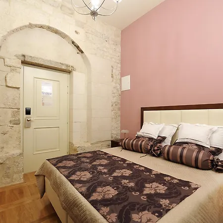 Pensionat Palace Augubio